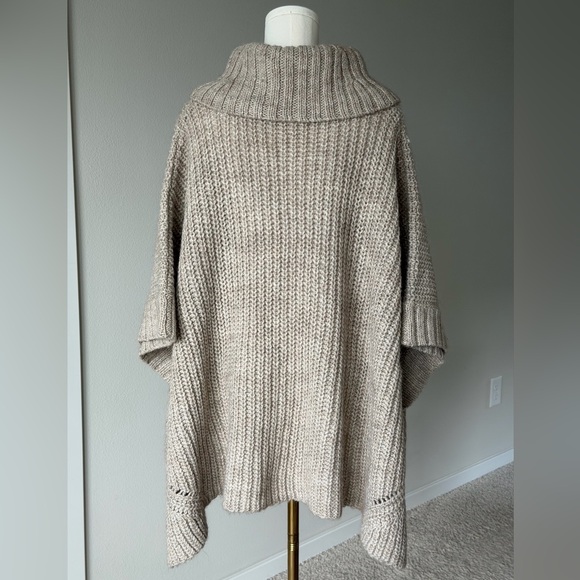 Moth Westwind Wool Alpaca Oatmeal Knit Poncho Sweaters with Pockets - Picture 8 of 15